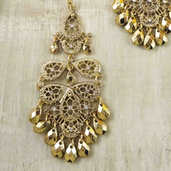 Gold Vintage Filigree Earrings - Picture 3 of 5